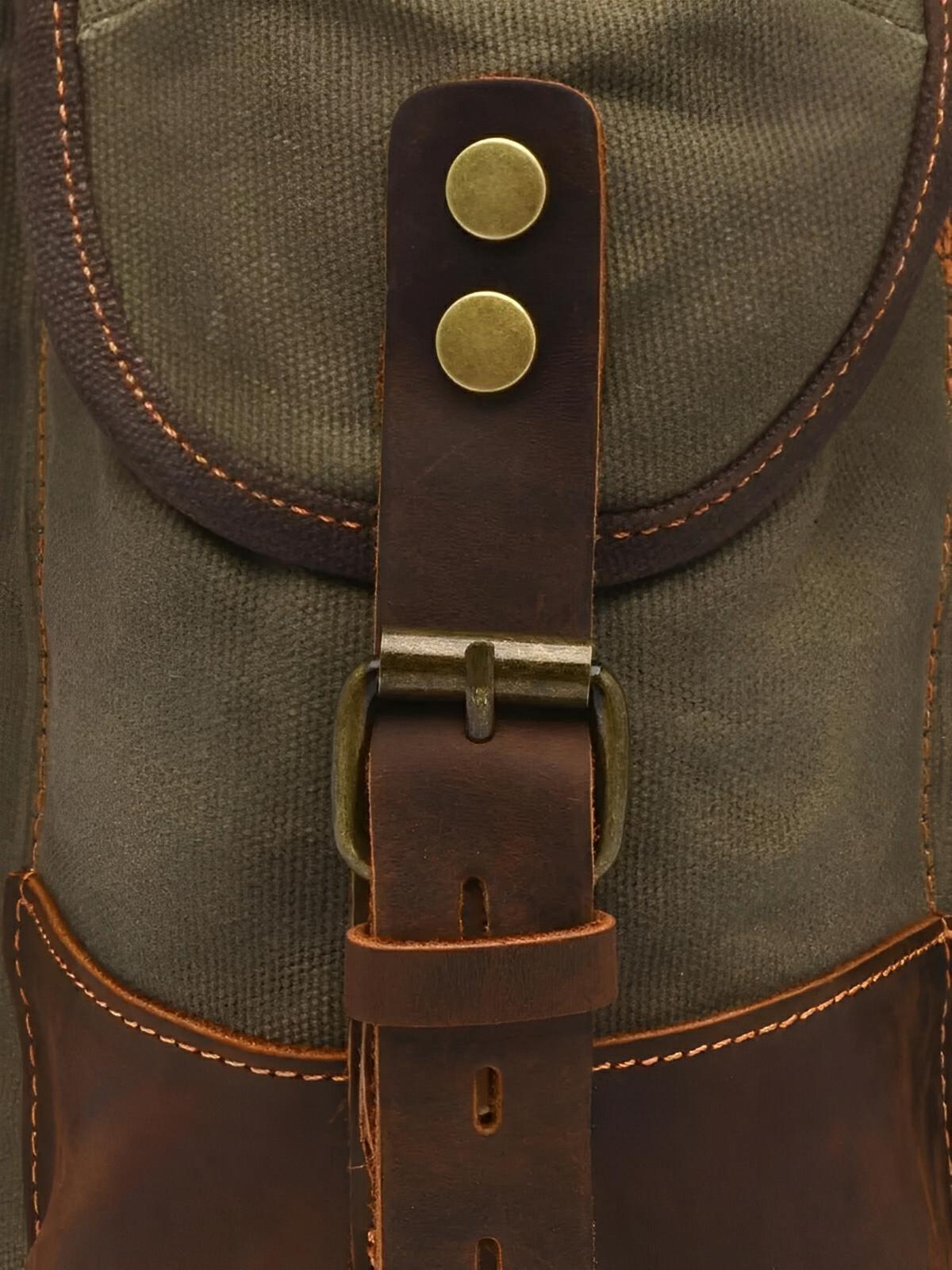 Modell Beltran, wasserdichter und geräumiger Rucksack aus gewachstem Canvas und echtem Leder