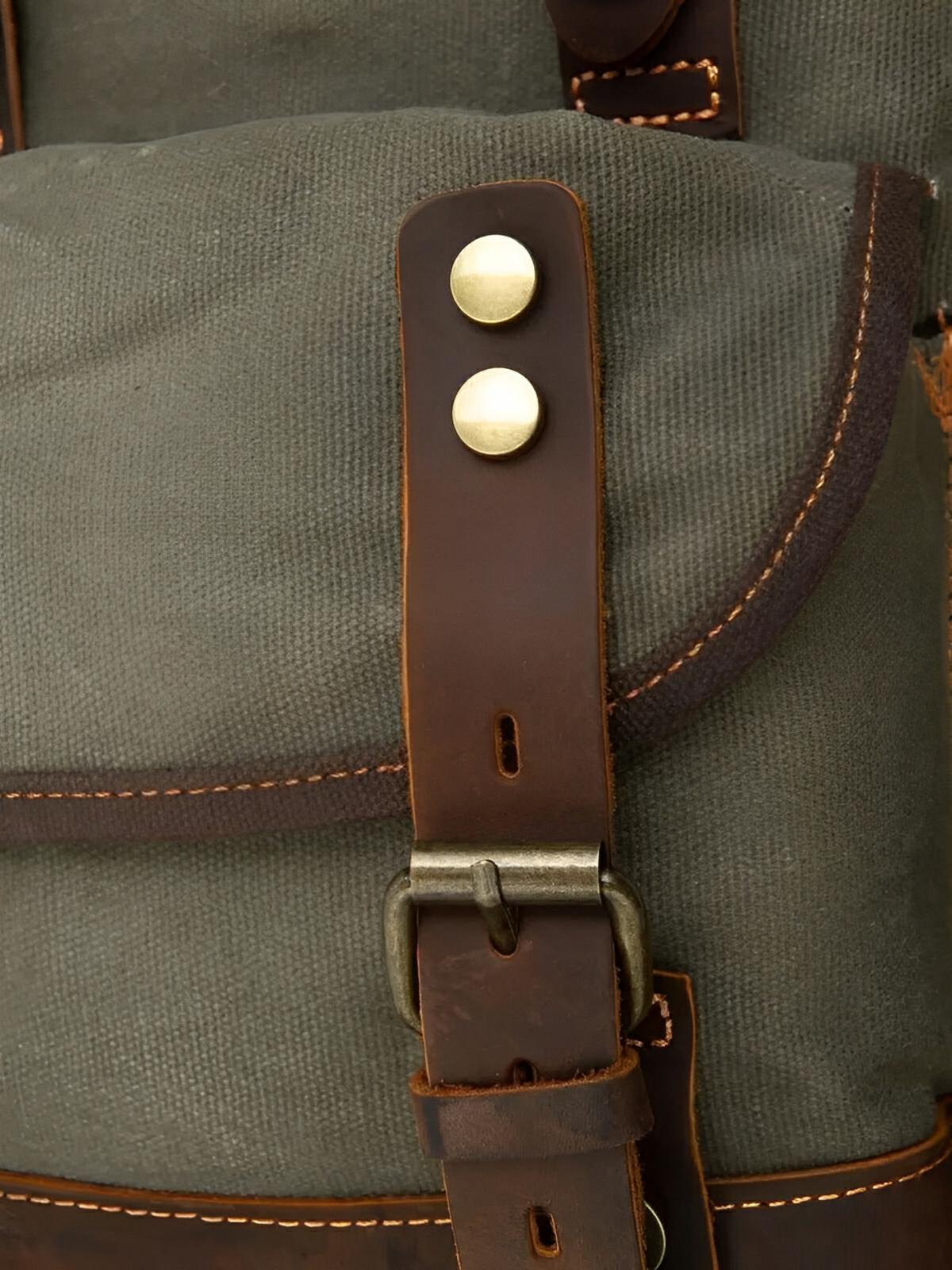 Modell Beltran, wasserdichter und geräumiger Rucksack aus gewachstem Canvas und echtem Leder