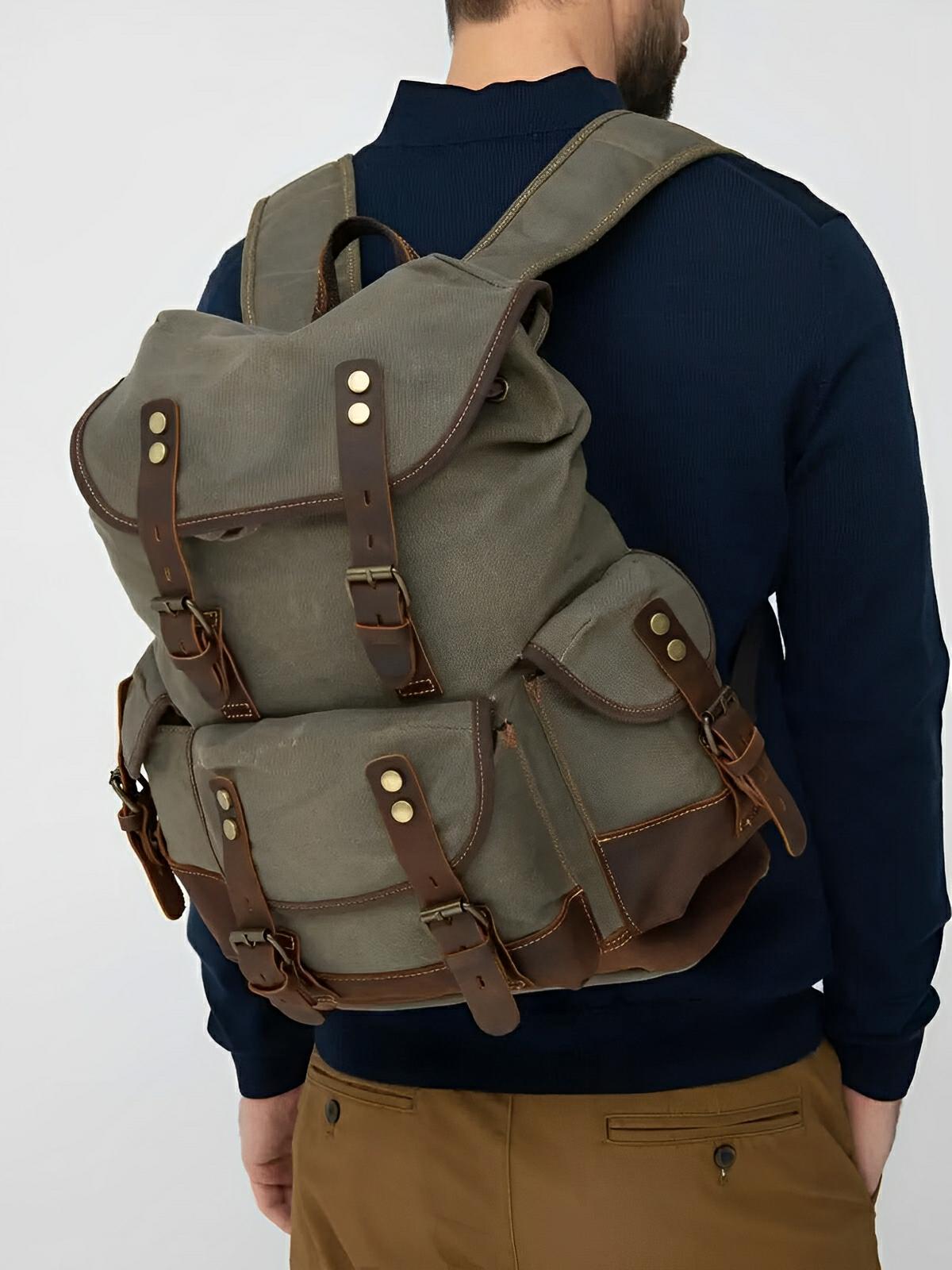 Modell Beltran, wasserdichter und geräumiger Rucksack aus gewachstem Canvas und echtem Leder