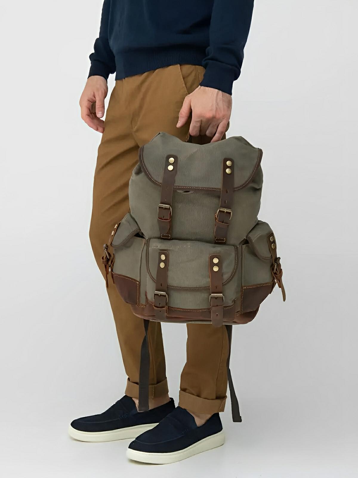 Modell Beltran, wasserdichter und geräumiger Rucksack aus gewachstem Canvas und echtem Leder