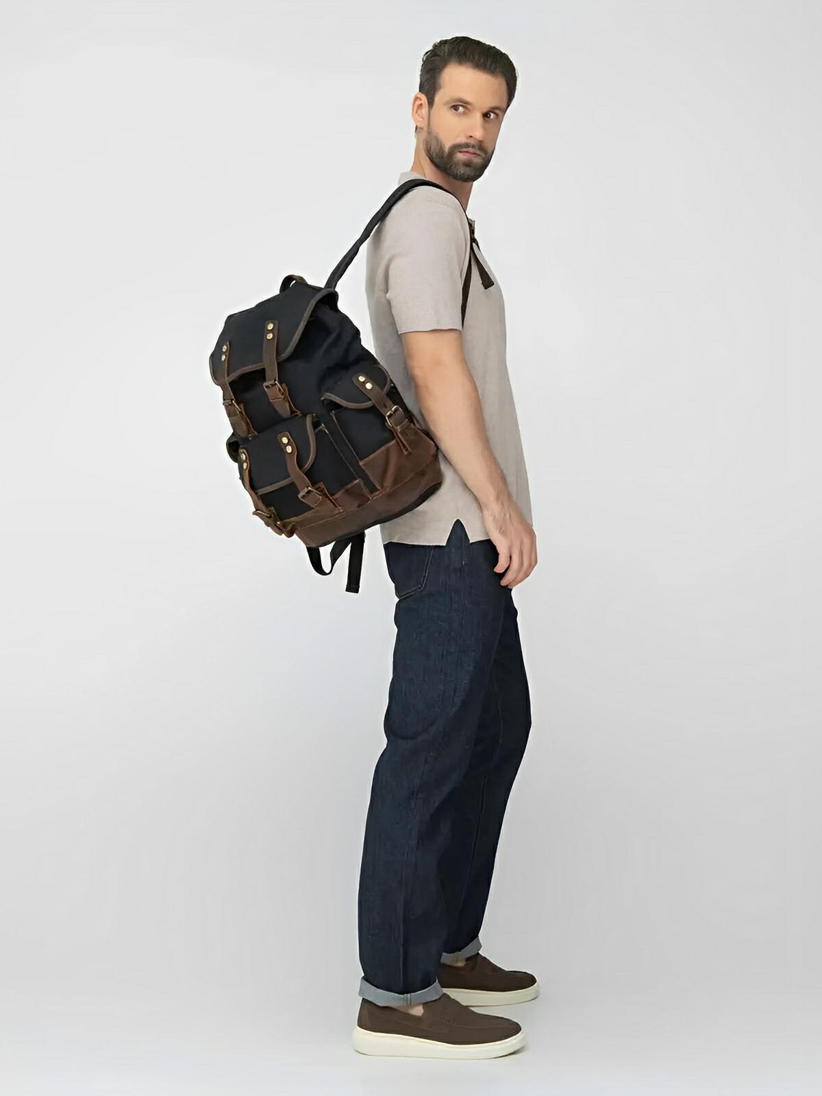 Modell Beltran, wasserdichter und geräumiger Rucksack aus gewachstem Canvas und echtem Leder