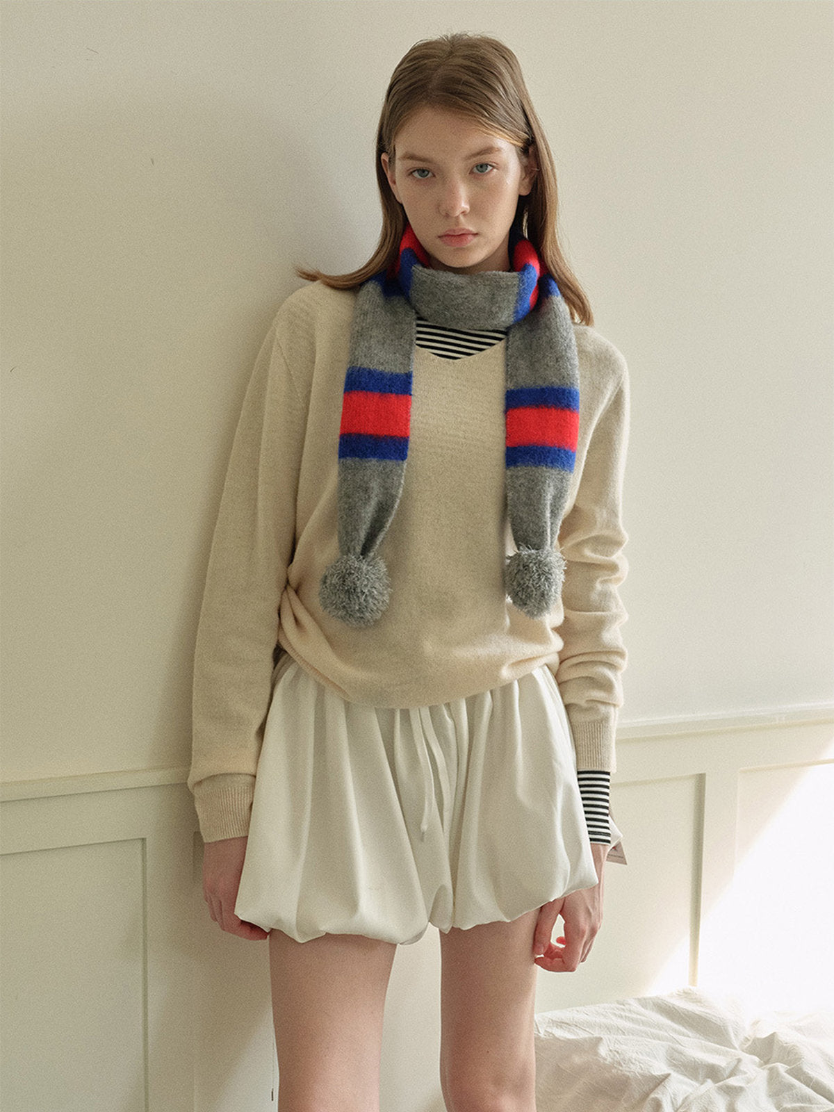 Écharpe tricolore à pompons, douce et chaude, look rétro coloré, hiver stylé, idéale pour superpositions, parfaite pour le froid, modèle Tafine