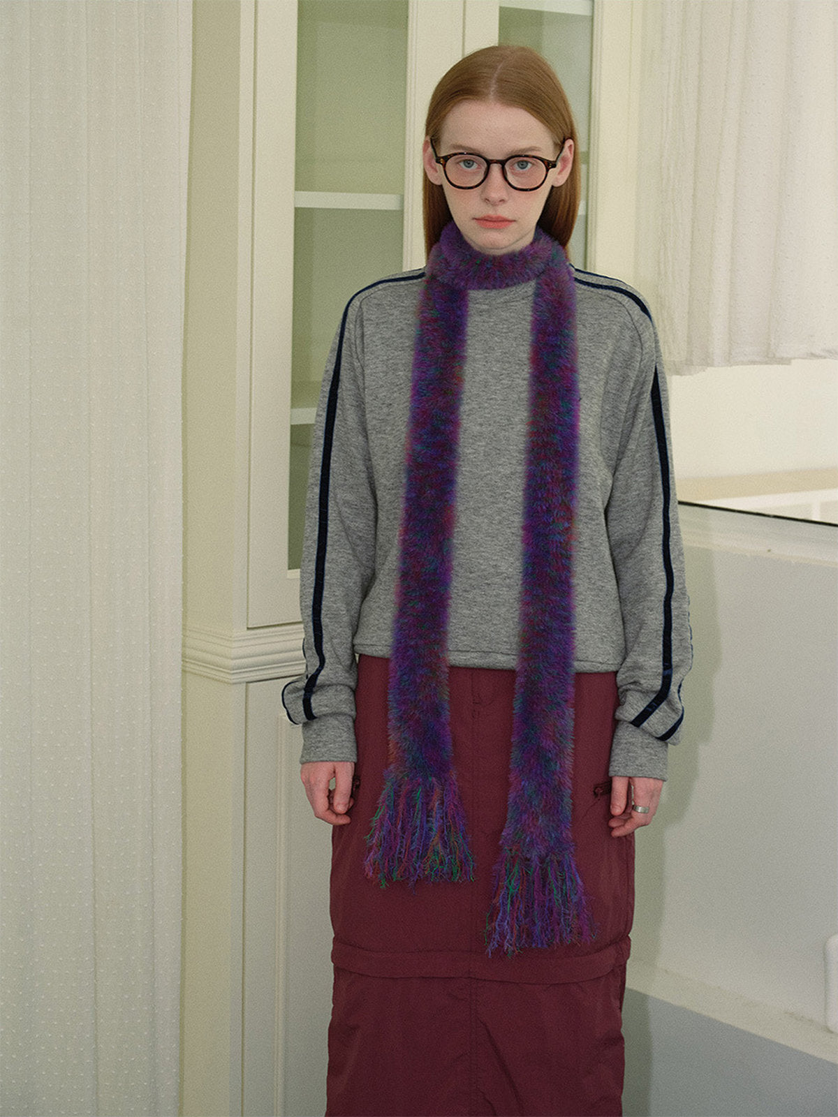 Écharpe fine en fausse fourrure, style doux et fantaisie, longue à franges, accessoire hiver femme, toucher duveteux, design original, modèle Rafla