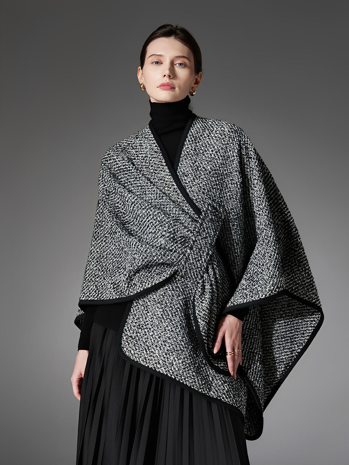 Châle femme hiver, châle noir et blanc, grand châle chaud, poncho laine mélangée, cape douce, châle mode automne hiver, modèle Closia