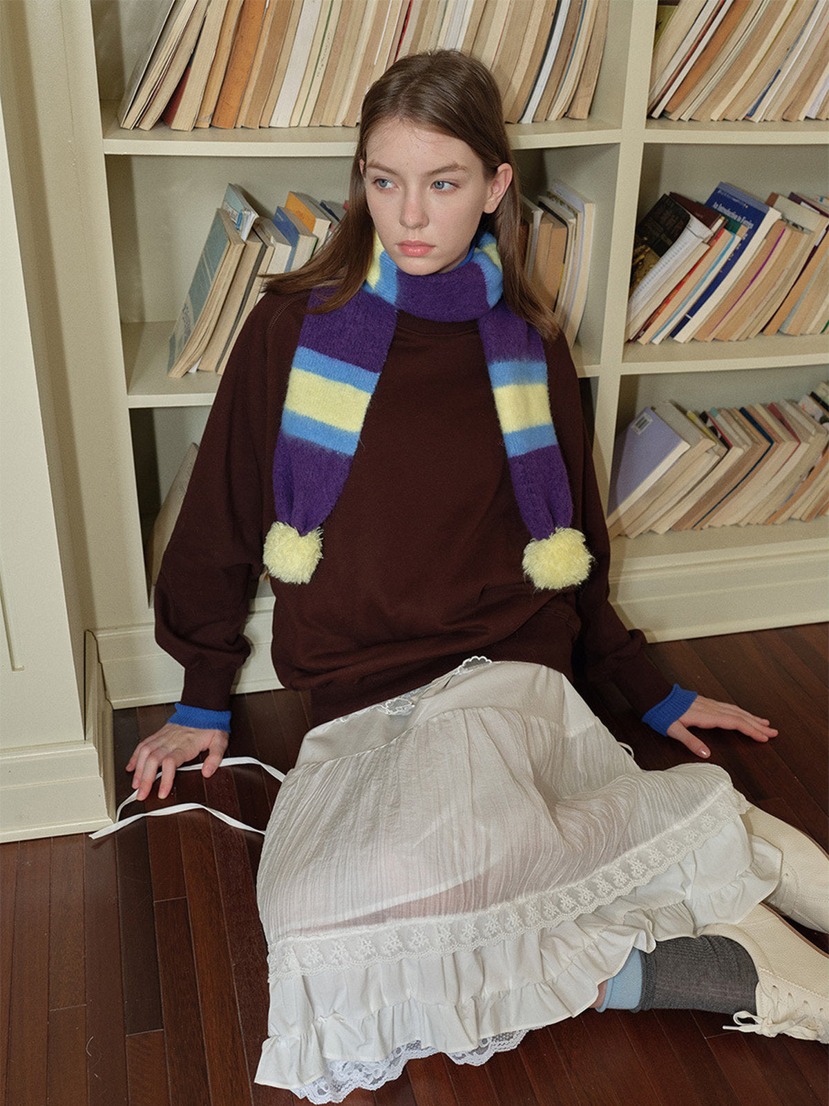 Écharpe tricolore à pompons, douce et chaude, look rétro coloré, hiver stylé, idéale pour superpositions, parfaite pour le froid, modèle Tafine