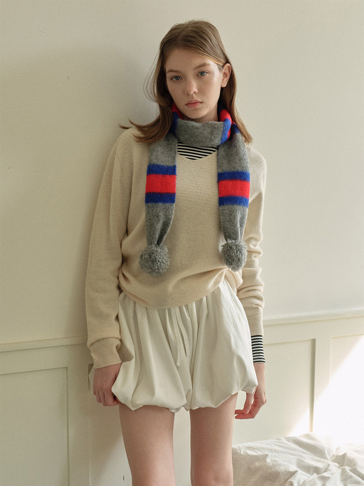 Écharpe tricolore à pompons, douce et chaude, look rétro coloré, hiver stylé, idéale pour superpositions, parfaite pour le froid, modèle Tafine