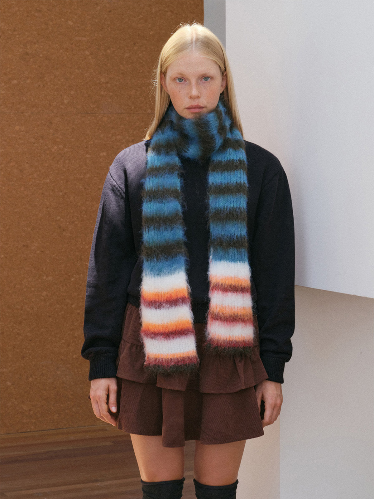 Écharpe en maille duveteuse, rayures multicolores, douce et chaude, style streetwear hivernal, longue écharpe fine, modèle tendance unisexe, modèle Fizie