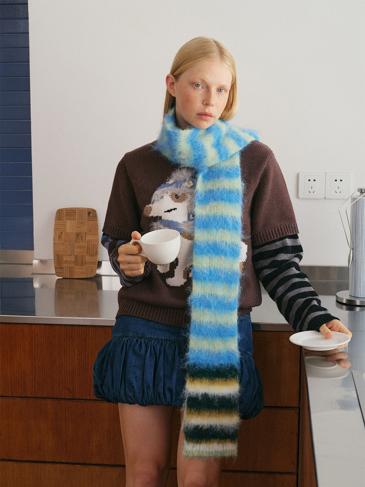 Écharpe en maille duveteuse, rayures multicolores, douce et chaude, style streetwear hivernal, longue écharpe fine, modèle tendance unisexe, modèle Fizie