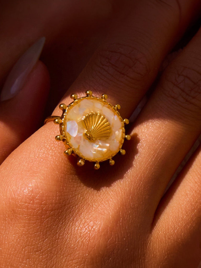 Bague ajustable coquillage nacré, acier inoxydable doré, style plage, inspiration marine, bijou d'été, modèle Duma - Bague - Or