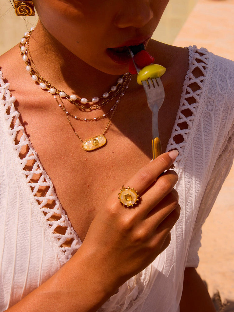 Bague ajustable coquillage nacré, acier inoxydable doré, style plage, inspiration marine, bijou d'été, modèle Duma - Bague - Or