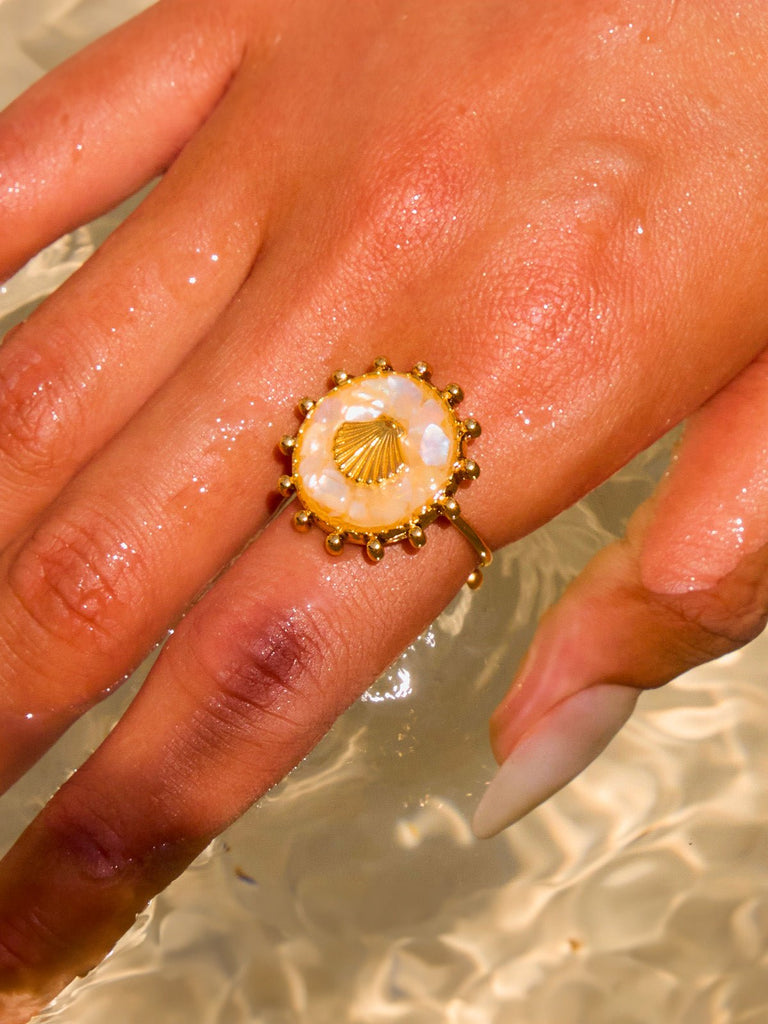 Bague ajustable coquillage nacré, acier inoxydable doré, style plage, inspiration marine, bijou d'été, modèle Duma - Bague - Or