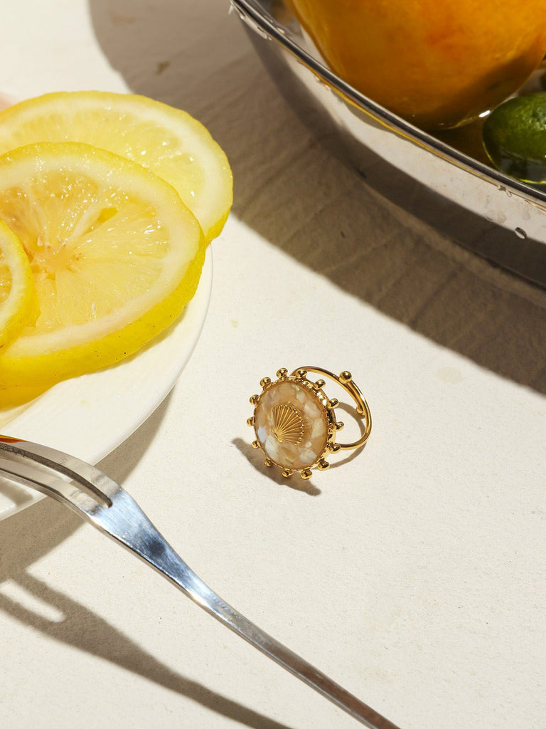 Bague ajustable coquillage nacré, acier inoxydable doré, style plage, inspiration marine, bijou d'été, modèle Duma - Bague - Or