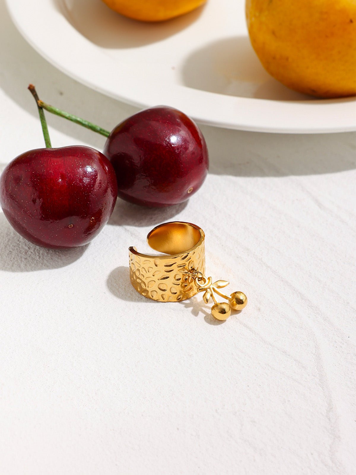 Bague cerise dorée, acier inoxydable, anneau ouvert, texture martelée, bijou fantaisie, modèle Georgia - Bague - Or