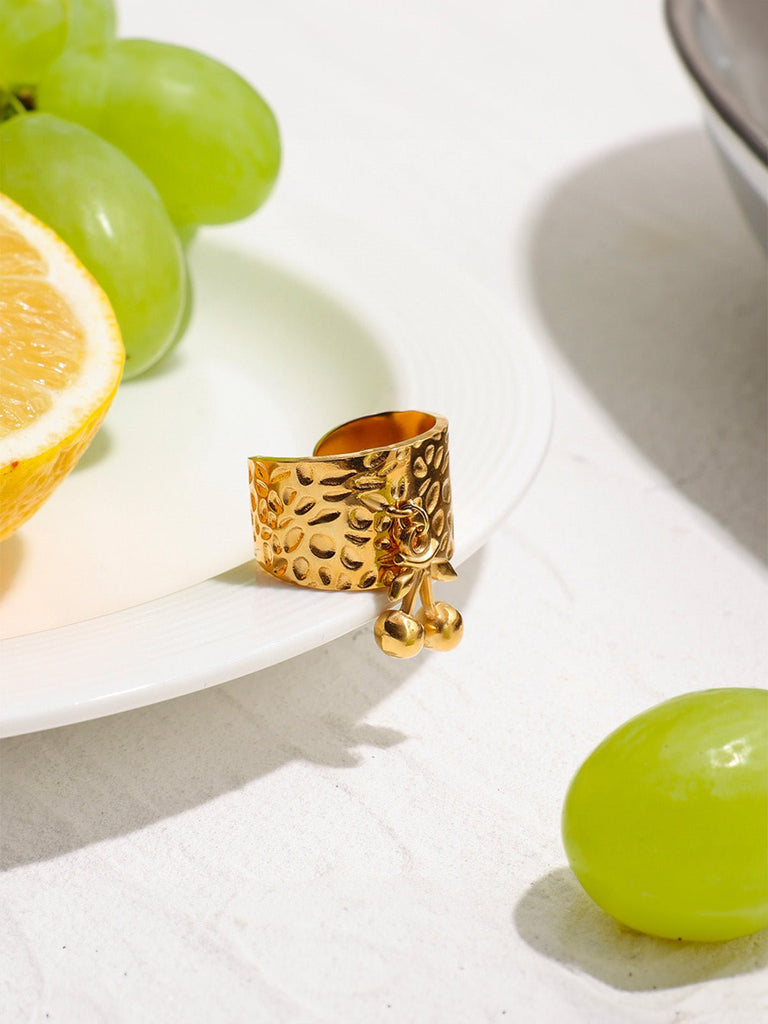 Bague cerise dorée, acier inoxydable, anneau ouvert, texture martelée, bijou fantaisie, modèle Georgia - Bague - Or