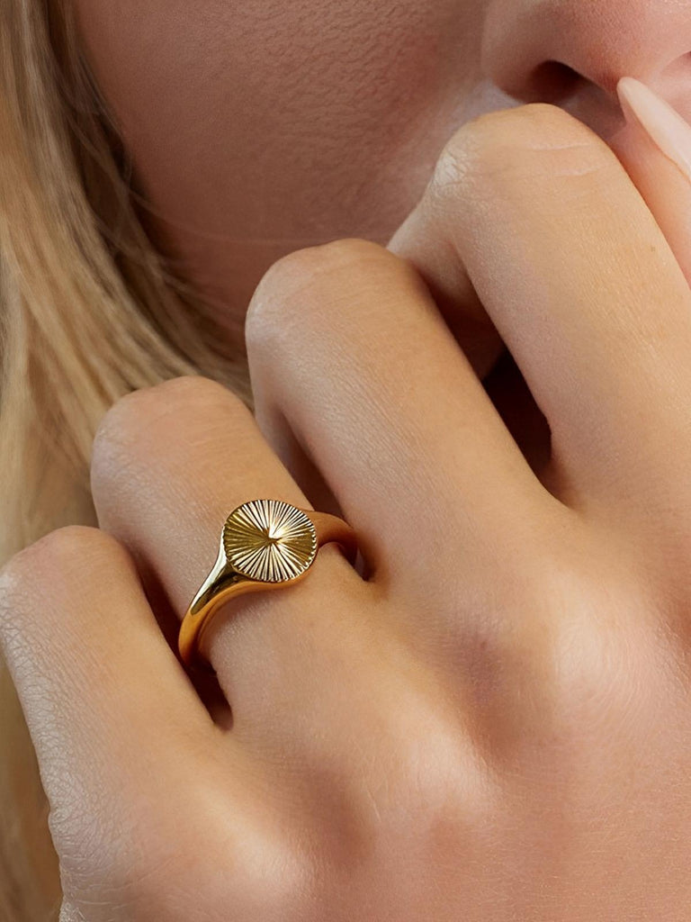 Bague femme acier inoxydable, anneau texturé rond, finition or 18 carats, bague minimaliste tendance, bijou doré moderne, modèle Jenara - Bague - Or XXS