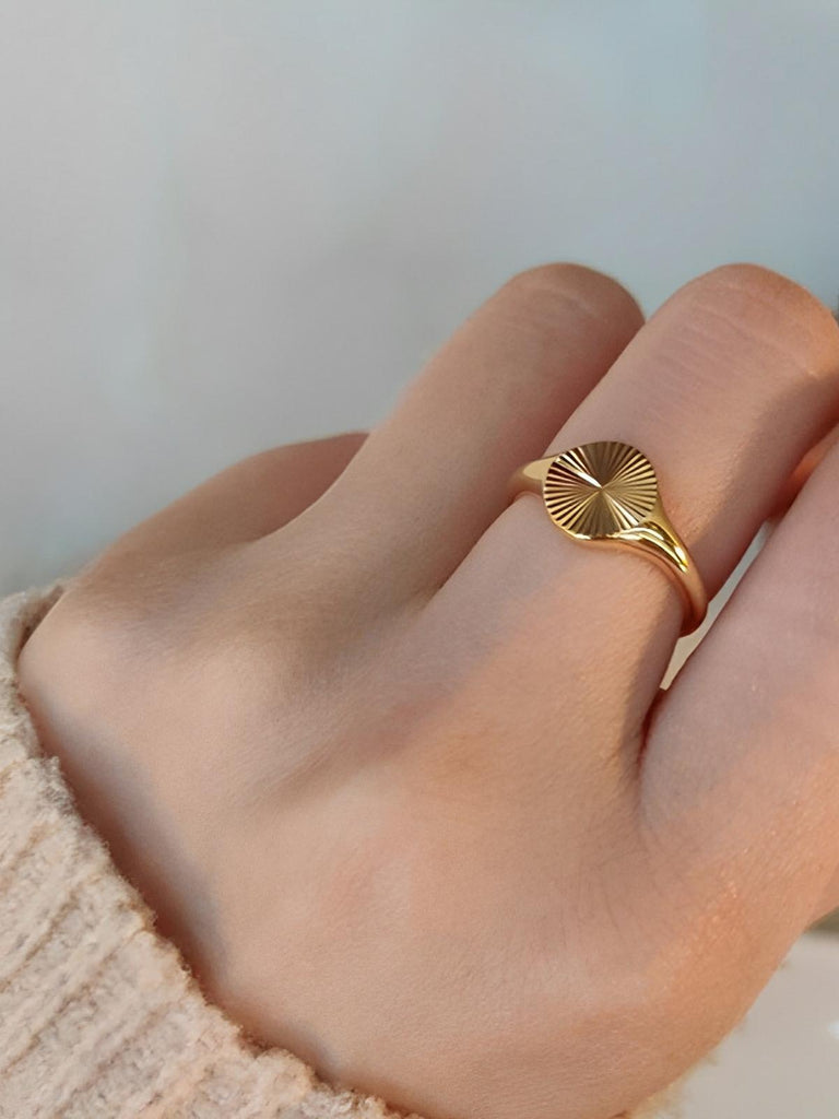 Bague femme acier inoxydable, anneau texturé rond, finition or 18 carats, bague minimaliste tendance, bijou doré moderne, modèle Jenara - Bague - Or XXS