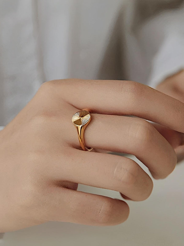 Bague femme acier inoxydable, anneau texturé rond, finition or 18 carats, bague minimaliste tendance, bijou doré moderne, modèle Jenara - Bague - Or XXS