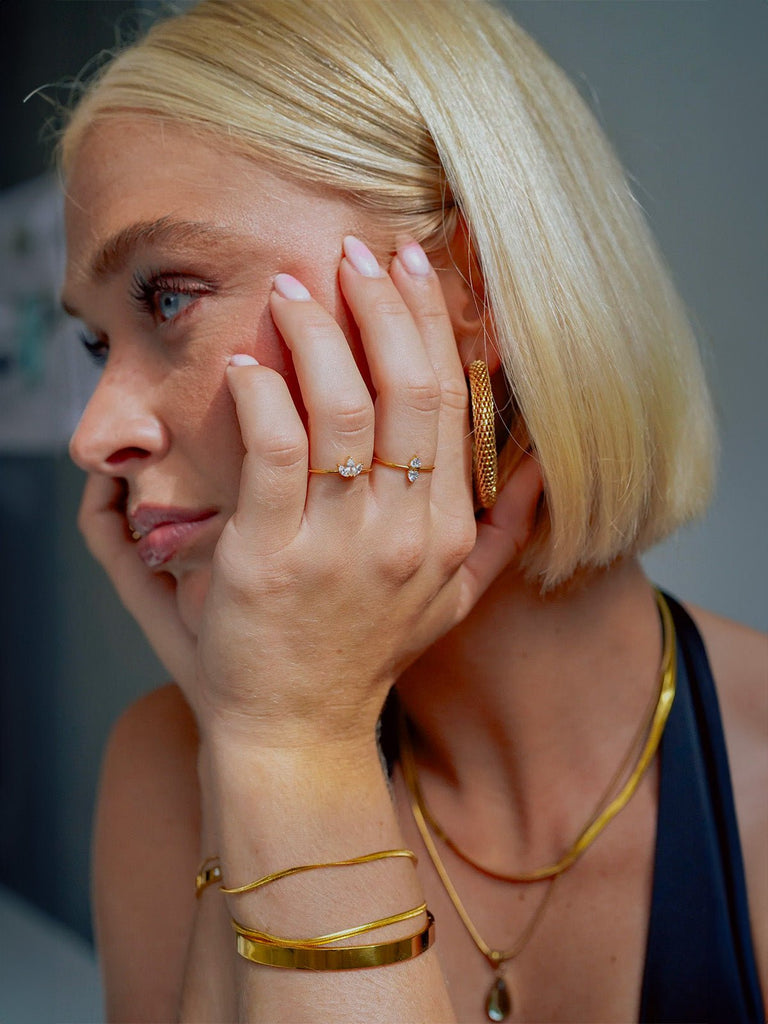 Bague fine goutte double zircone, bague ouverte ajustable, bague femme or 18K, bijou doigt délicat, anneau minimaliste chic, modèle Windz - Bague - Or XS