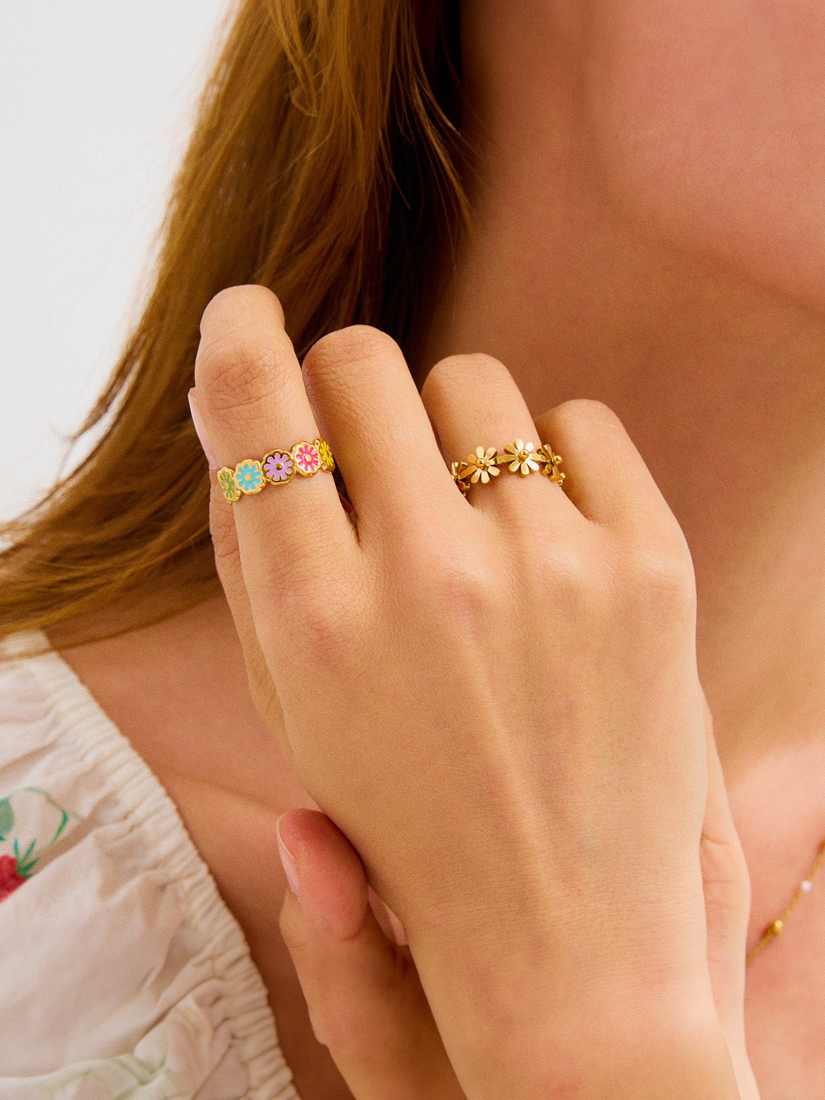 Bague fleur dorée, anneau ouvert réglable, acier inoxydable, bague florale femme, style printanier, modèle Kayta - Bague - Or
