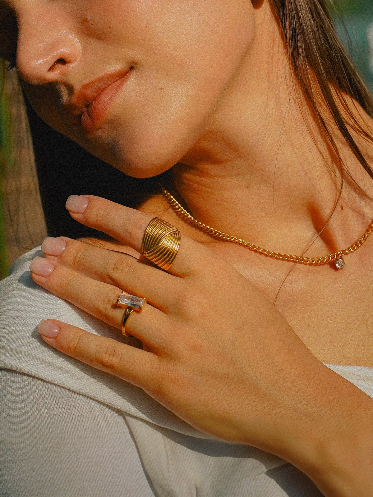 Bague géométrique croisée, finition or 18K, design sculptural, acier titane, bague large femme, modèle Lizane - Bague - Or XS