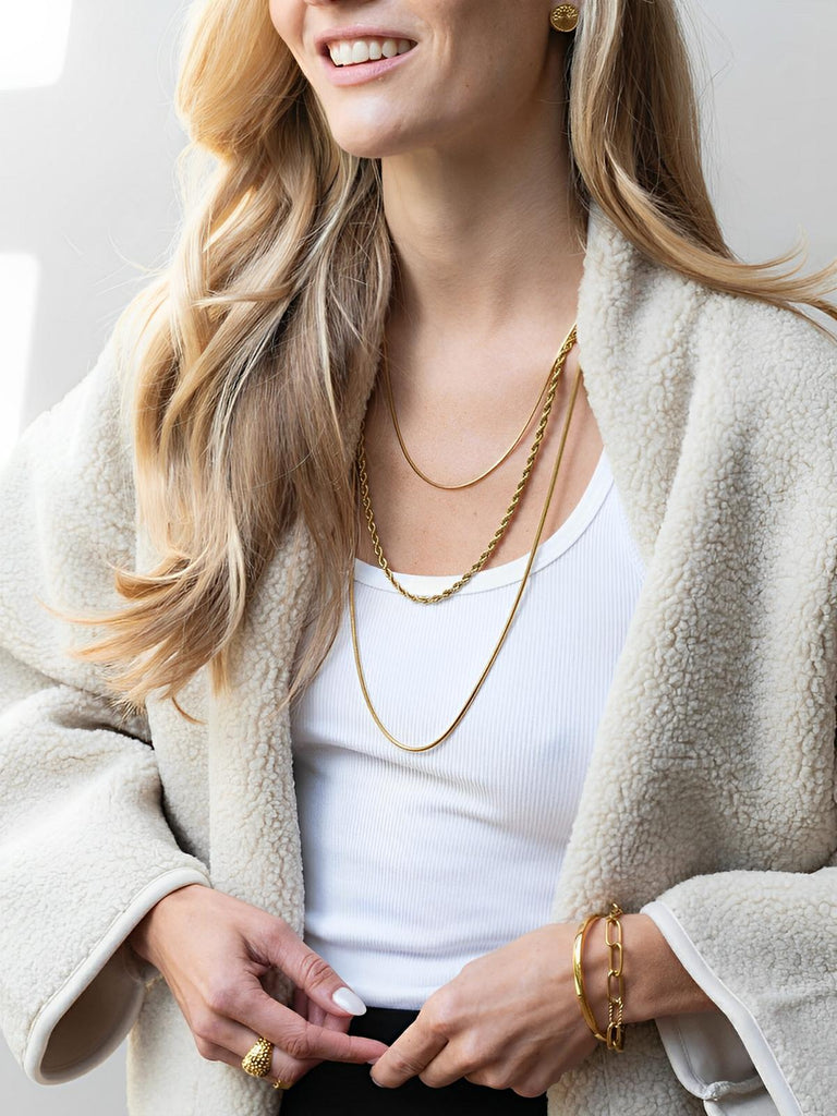 Bague large géométrique, bague acier inoxydable, bague plaquée or 18K, bague martelée tendance, bague style Europe Amérique, modèle Koraly - Bague - Or S