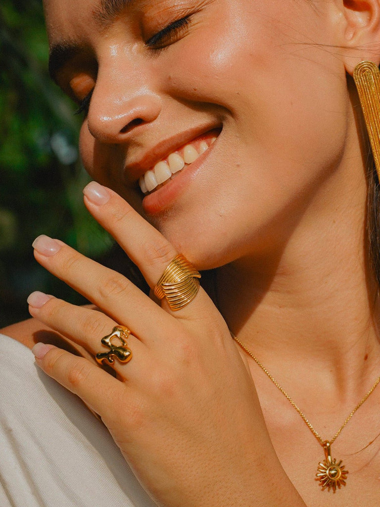 Bague liquide dorée, design organique, forme abstraite, acier inoxydable, ajustable, or 18K, modèle Xina - Bague - Or