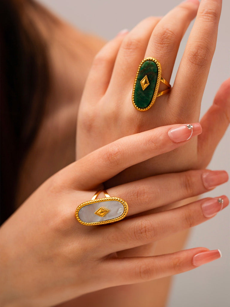 Bague ovale pierre verte, nacre blanche, réglable, acier inoxydable, finition or, modèle Lavine - Bague - Blanc