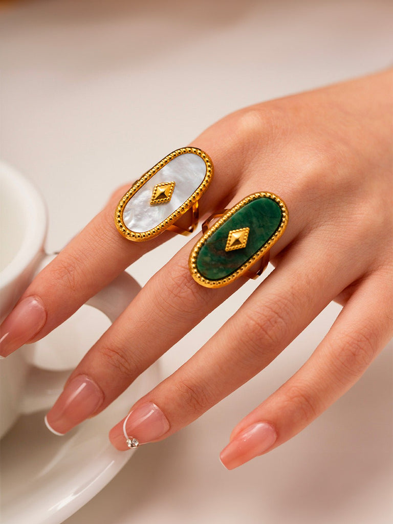 Bague ovale pierre verte, nacre blanche, réglable, acier inoxydable, finition or, modèle Lavine - Bague - Blanc