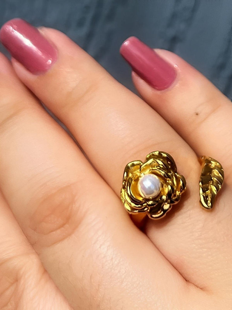 Bague rétro perles camélia, bague mode douce, bague femme acier inoxydable or 18 carats, bague légère luxe, bijou tendance pour déplacements, modèle Koule - Bague - Or S