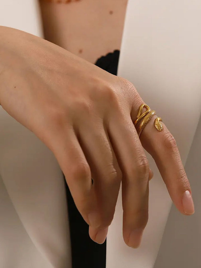 Bague serpent ajustable, bague plaqué or 18K, bague femme tendance, acier inoxydable, fine géométrique, modèle Karlene - Bague - Or S