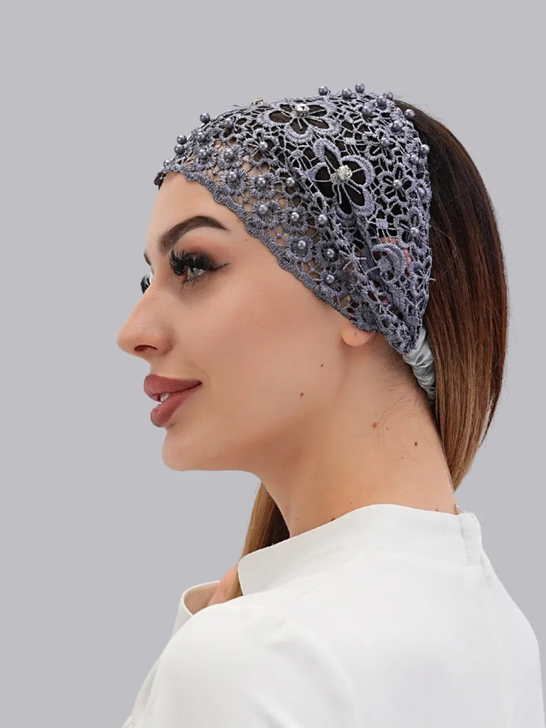 Bandeau dentelle perles, bandeau large élastique femme, serre - tête chic soirée, accessoire cheveux féminin, bandeau mode confortable, modèle Magesta - Bandeau pour cheveux - Gris