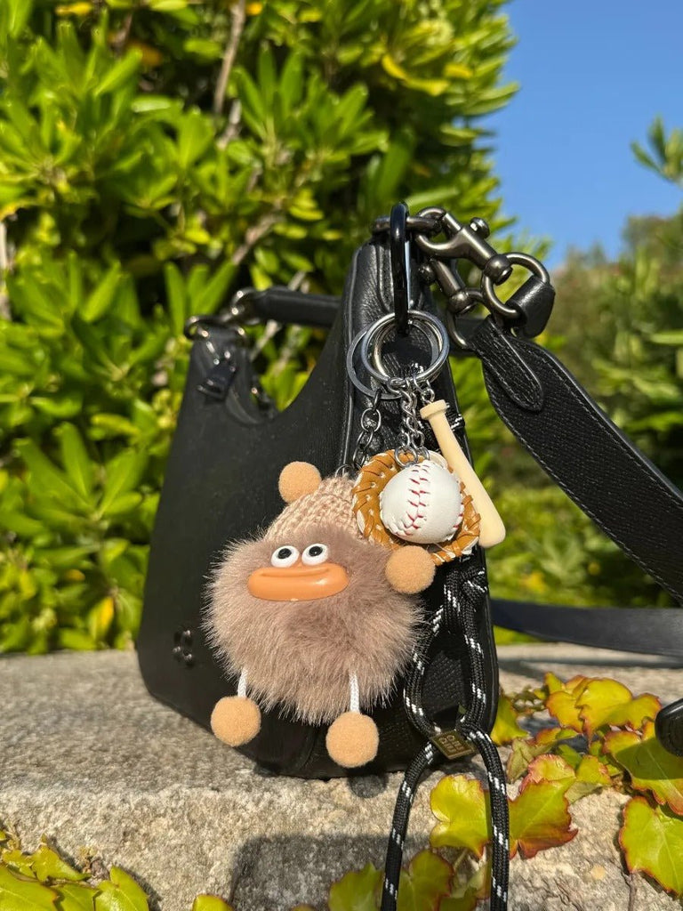 Bijou de sac baseball, porte - clés peluche kawaii, breloque originale, accessoire sac fantaisie, décoration sac rigolote, modèle Troki - Beige