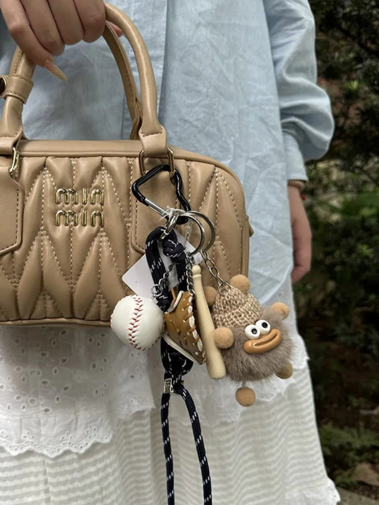 Bijou de sac baseball, porte - clés peluche kawaii, breloque originale, accessoire sac fantaisie, décoration sac rigolote, modèle Troki - Beige