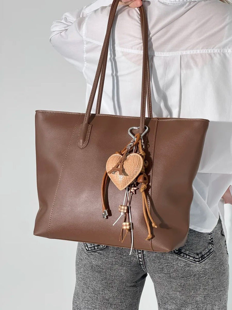 Bijou de sac cœur croco, tour Eiffel, pampilles tressées, breloques étoile, mousqueton cœur, modèle Viana - Bijoux de sac - Marron