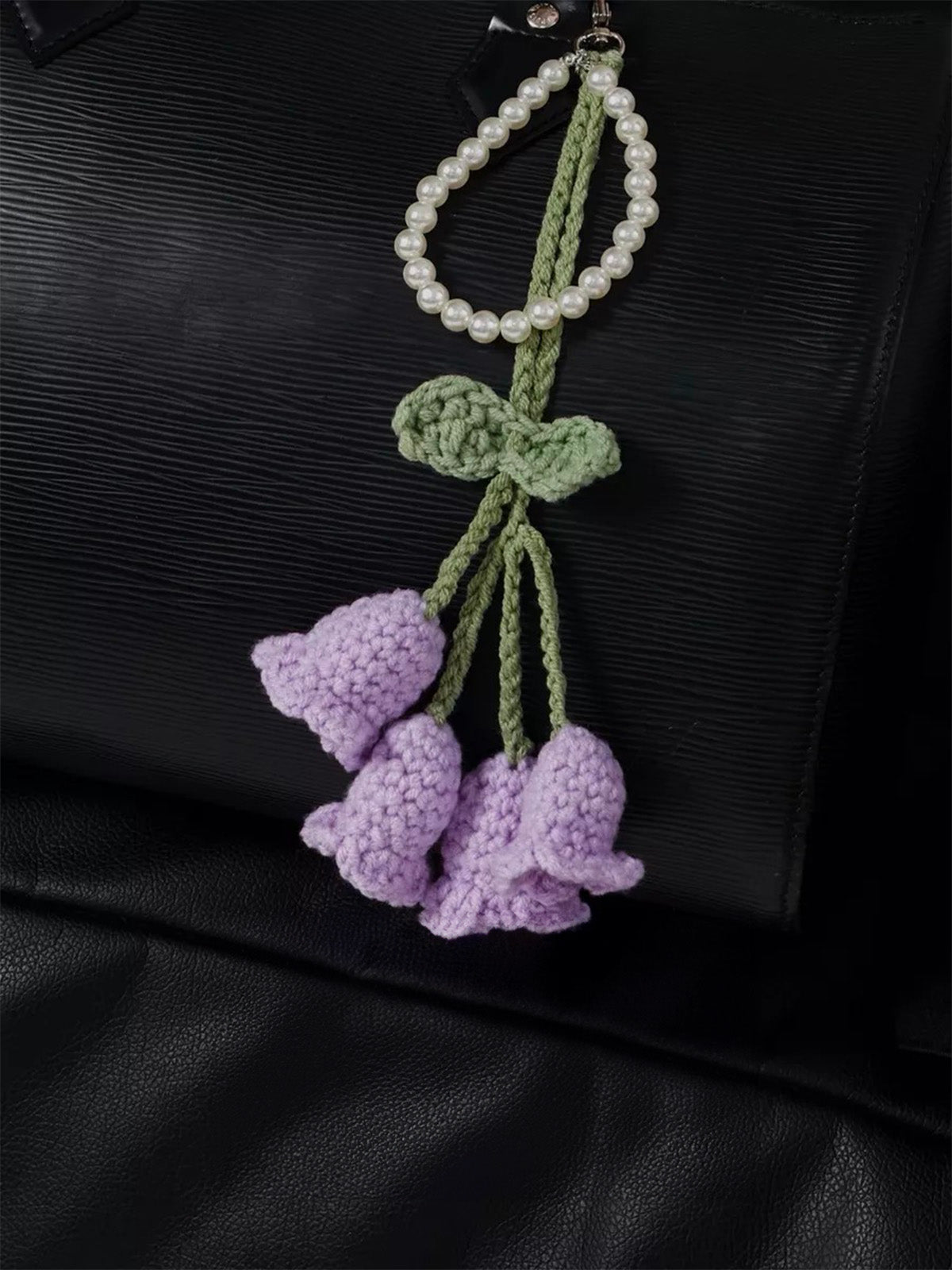 Bijou de sac crochet fleur, porte - clés perle, pendentif sac à main, accessoire sac original, breloque sac fait main, modèle Adola - Bijoux de sac - Violet