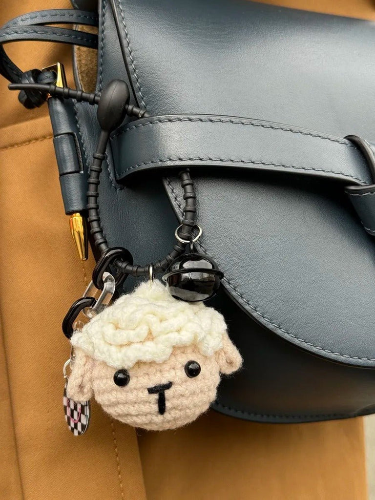 Bijou de sac mouton crochet, porte - clés mignon, accessoire sac original, peluche crochet porte - clé, breloque fantaisie kawaii, modèle Ézènne - Bijoux de sac - Blanc