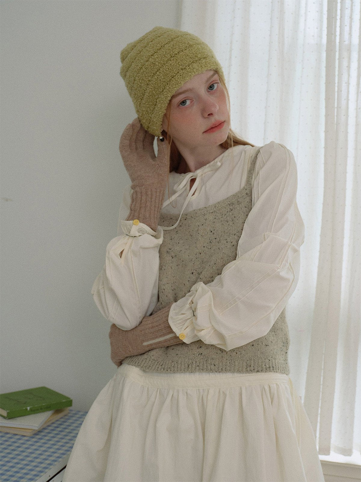 Bonnet chaud femme hiver, accessoire maille texturée, laine bouclette confortable, couvre - chef doux et ample, style unisexe tendance, look streetwear hiver, modèle Bernie - Bonnets - Vert