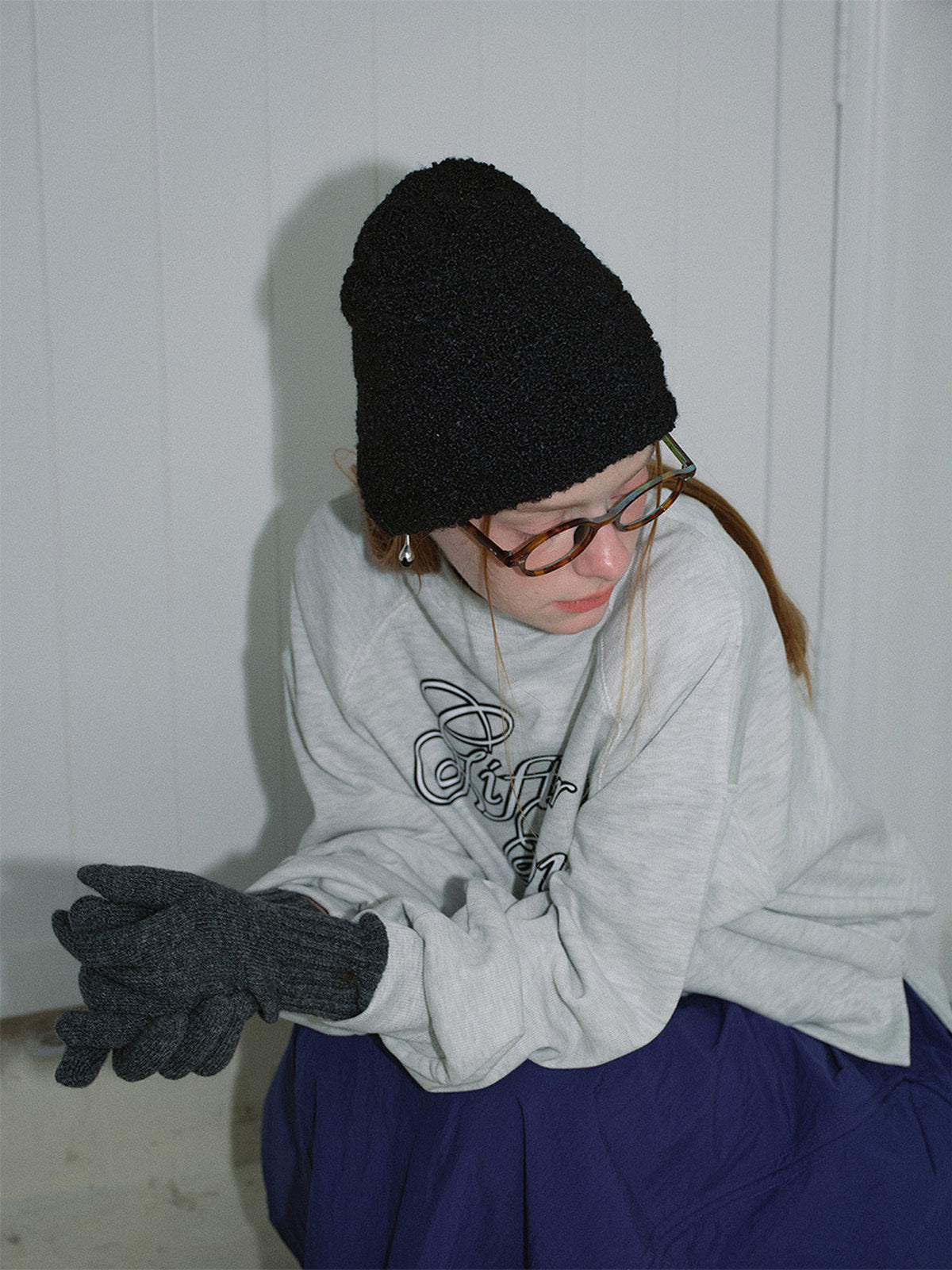 Bonnet chaud femme hiver, accessoire maille texturée, laine bouclette confortable, couvre - chef doux et ample, style unisexe tendance, look streetwear hiver, modèle Bernie - Bonnets - Noir