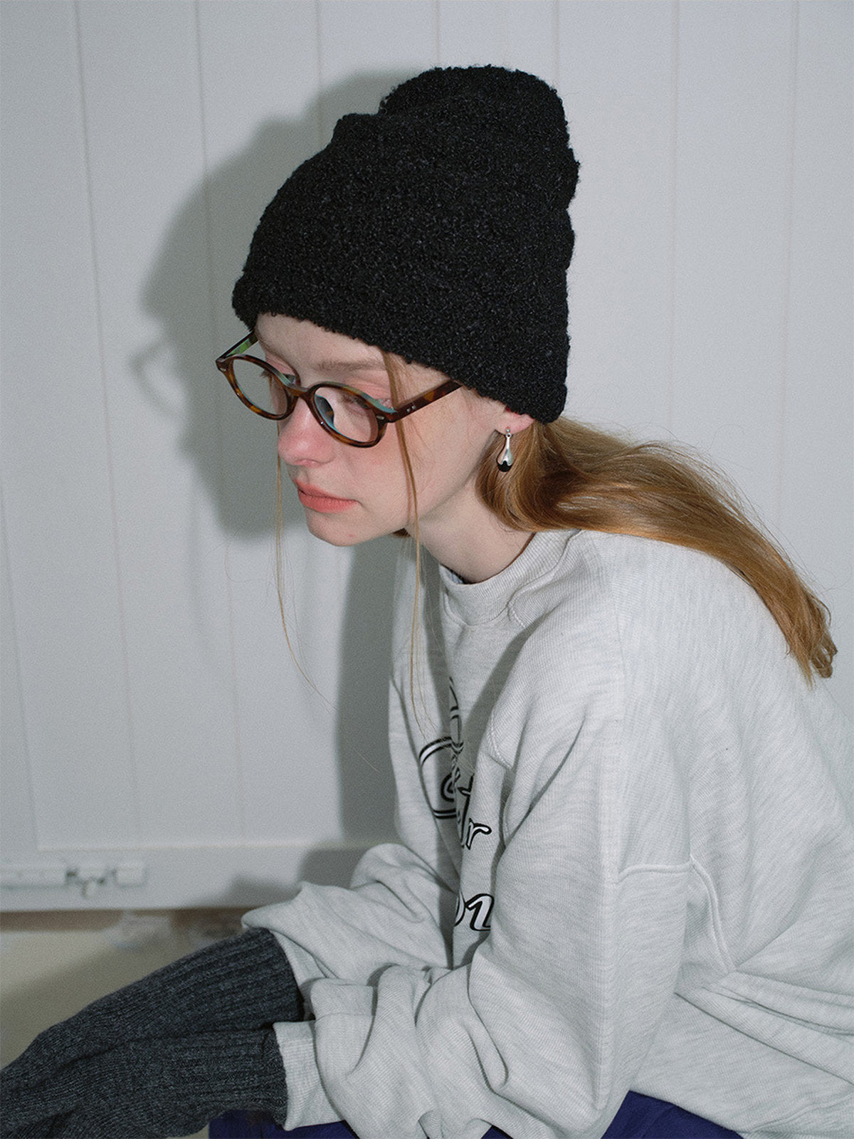 Bonnet chaud femme hiver, accessoire maille texturée, laine bouclette confortable, couvre - chef doux et ample, style unisexe tendance, look streetwear hiver, modèle Bernie - Bonnets - Noir