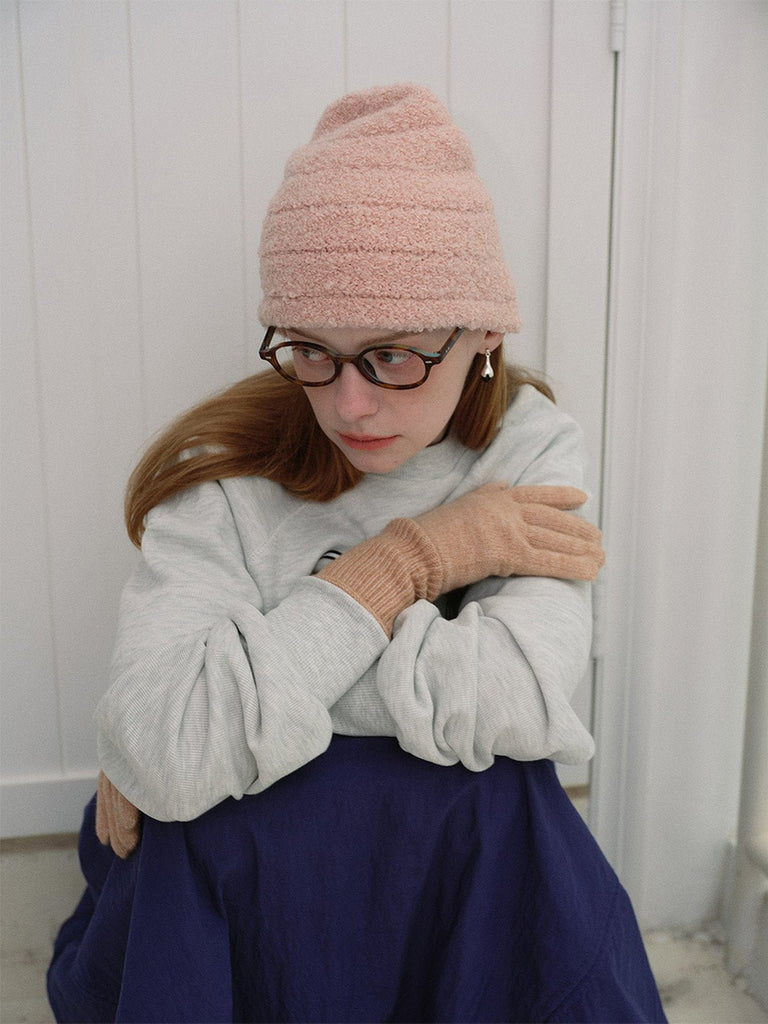 Bonnet chaud femme hiver, accessoire maille texturée, laine bouclette confortable, couvre - chef doux et ample, style unisexe tendance, look streetwear hiver, modèle Bernie - Bonnets - Rose