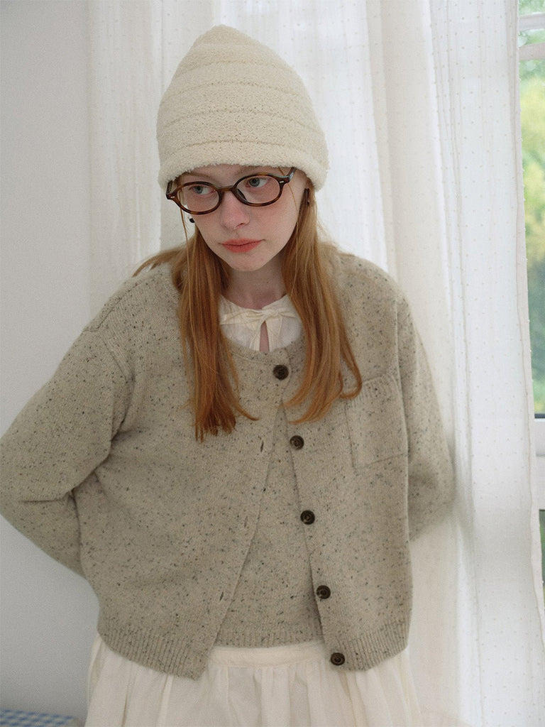 Bonnet chaud femme hiver, accessoire maille texturée, laine bouclette confortable, couvre - chef doux et ample, style unisexe tendance, look streetwear hiver, modèle Bernie - Bonnets - Blanc