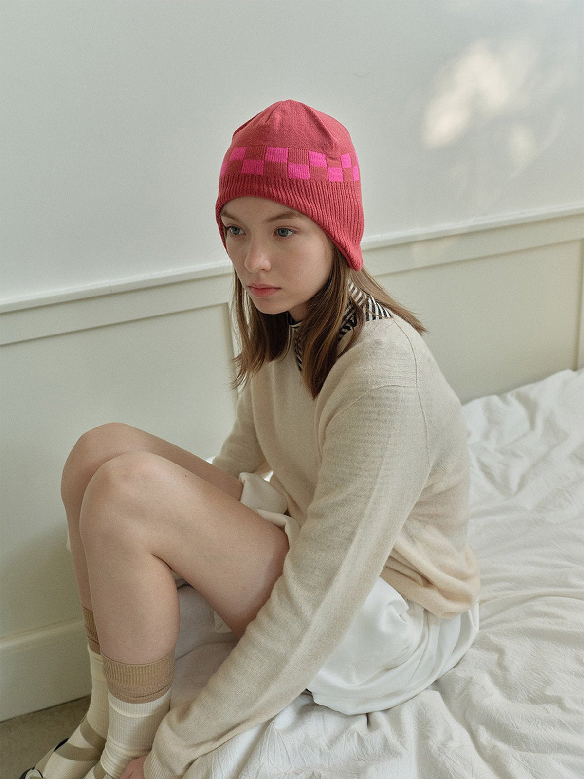 Bonnet chaud hiver, protège oreilles maille damier, bonnet femme visage fin, bonnet tricot doux, bonnet extensible hiver, modèle Monie - Bonnets - Rose