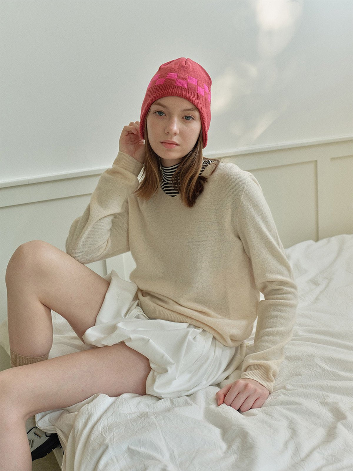 Bonnet chaud hiver, protège oreilles maille damier, bonnet femme visage fin, bonnet tricot doux, bonnet extensible hiver, modèle Monie - Bonnets - Rose