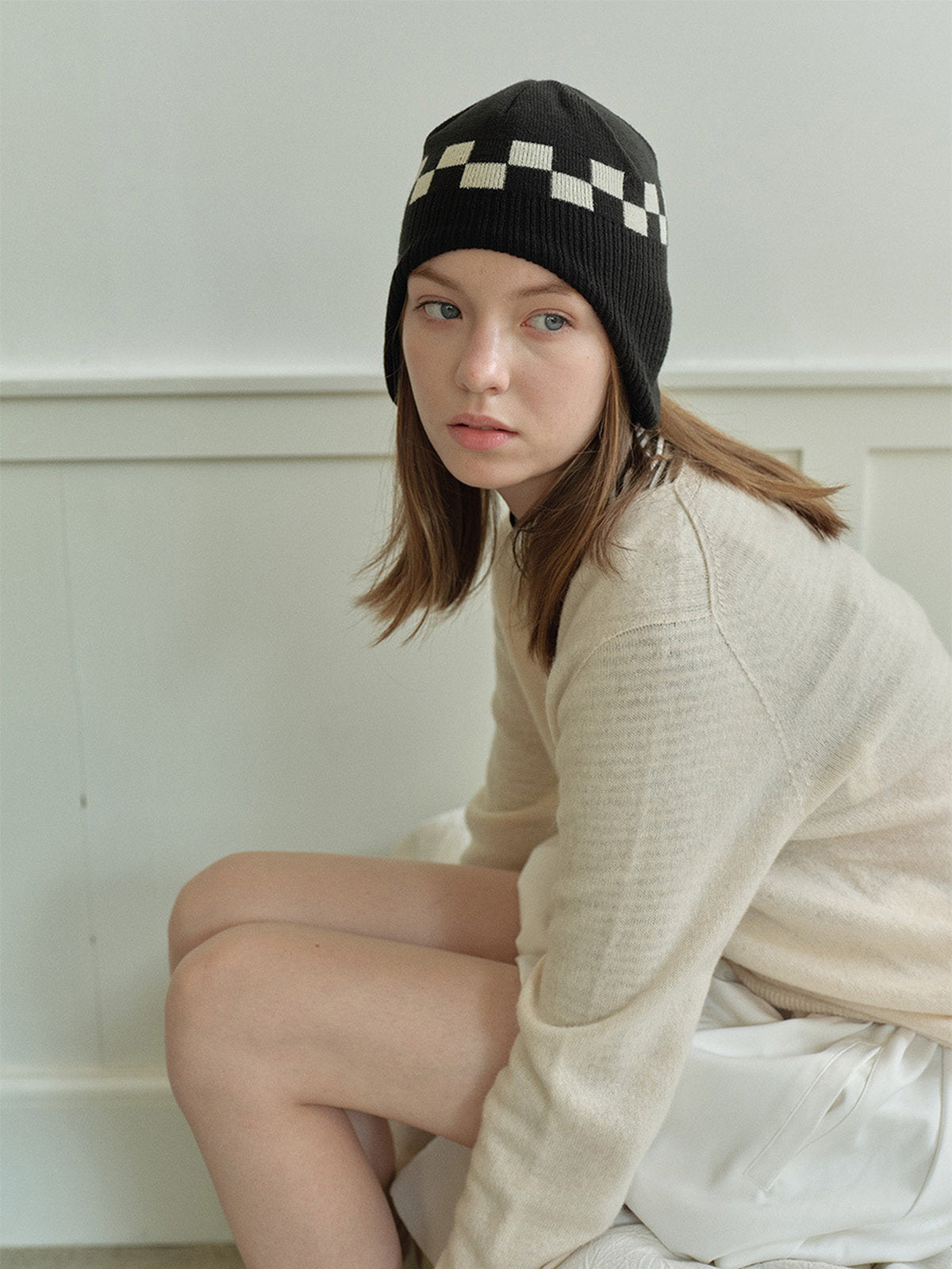 Bonnet chaud hiver, protège oreilles maille damier, bonnet femme visage fin, bonnet tricot doux, bonnet extensible hiver, modèle Monie - Bonnets - Noir