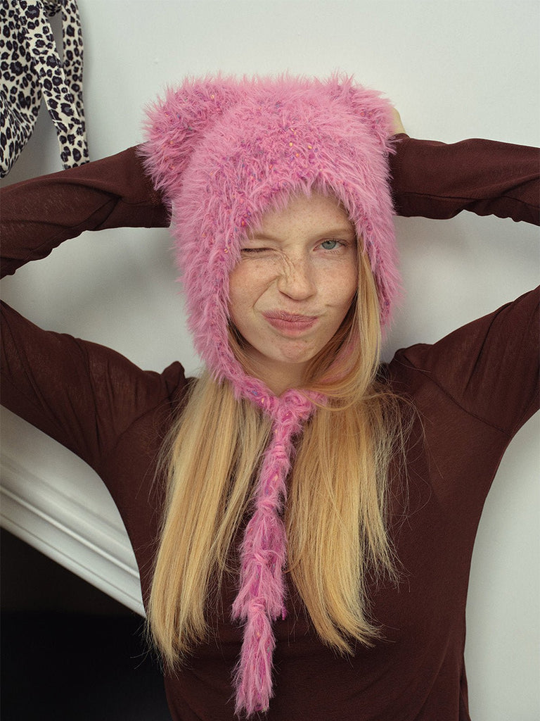 Bonnet d'hiver chaud, accessoire ourson en maille, style doux à pompons, couvre - oreilles fantaisie, bonnet à liens tressés, toucher duveteux, modèle Kogra - Bonnets - Rose