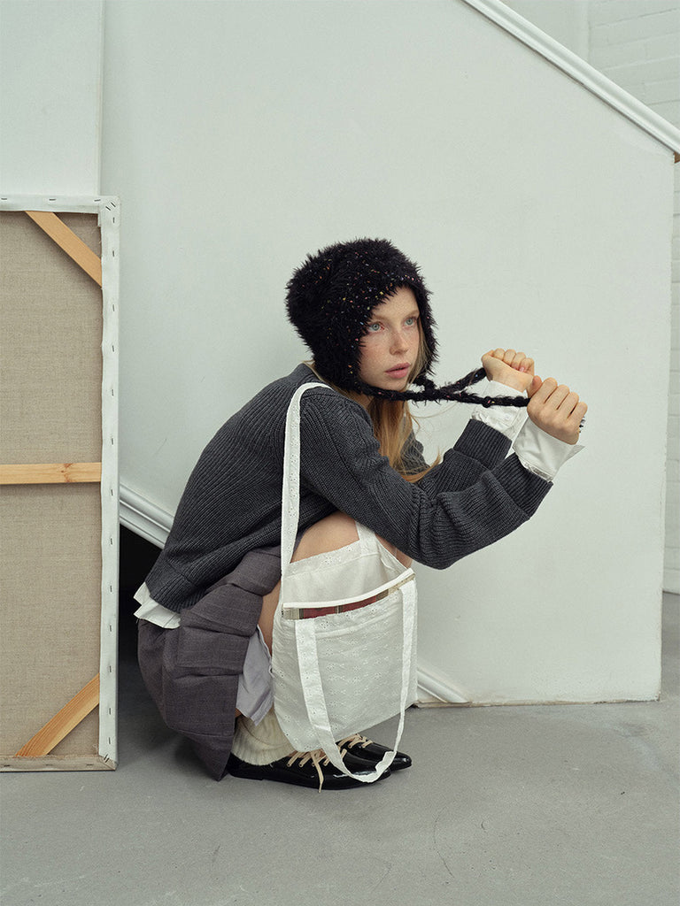 Bonnet d'hiver chaud, accessoire ourson en maille, style doux à pompons, couvre - oreilles fantaisie, bonnet à liens tressés, toucher duveteux, modèle Kogra - Bonnets - Noir