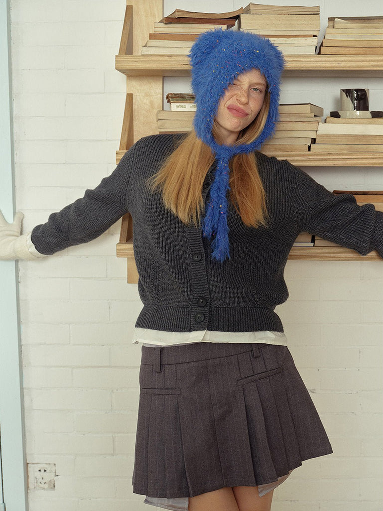 Bonnet d'hiver chaud, accessoire ourson en maille, style doux à pompons, couvre - oreilles fantaisie, bonnet à liens tressés, toucher duveteux, modèle Kogra - Bonnets - Bleu