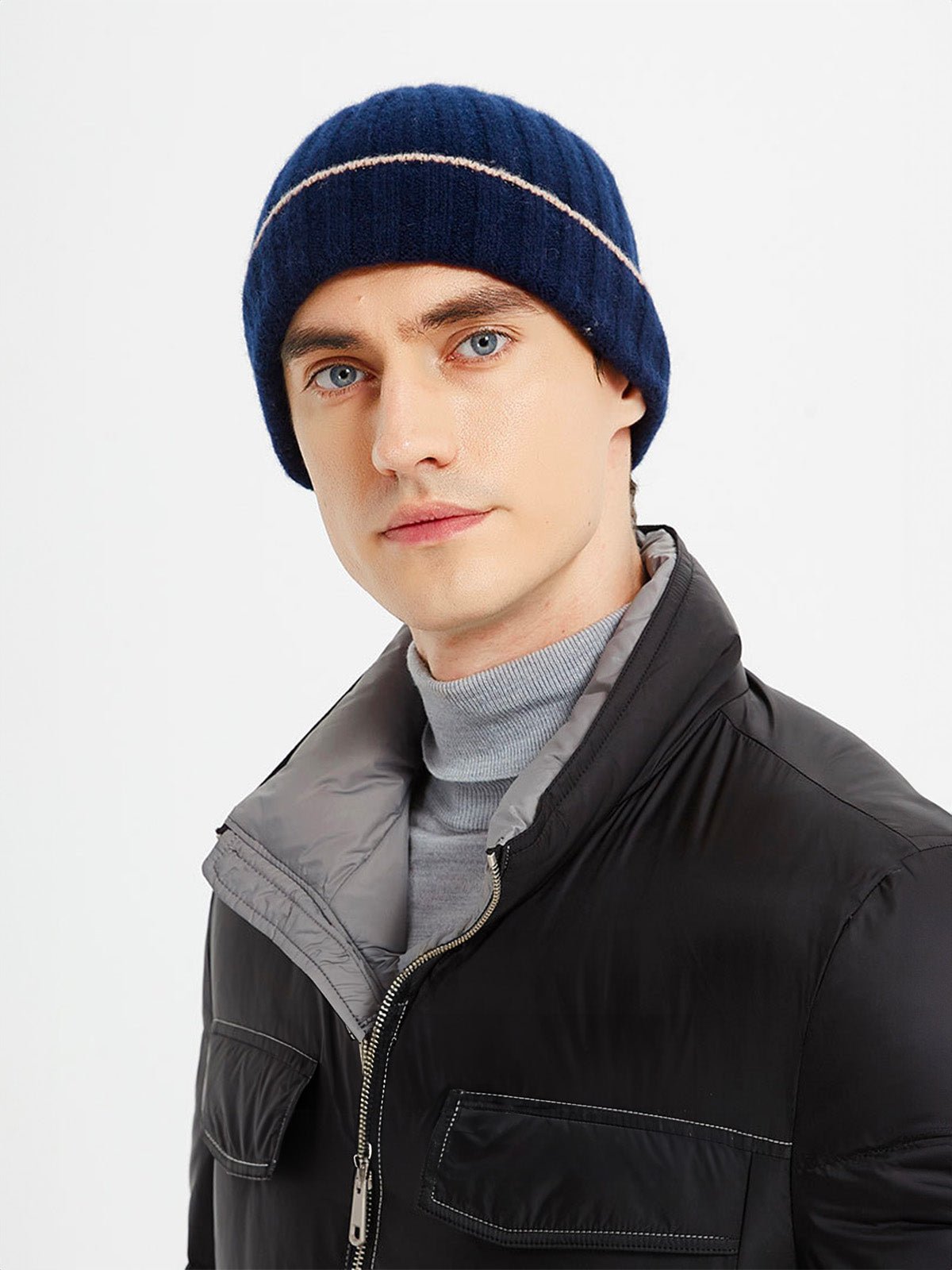 Bonnet en laine chaude, maille côtelée unisexe, revers extensible et confortable, touche de couleur contrastée, douceur naturelle pour l’hiver, modèle Kinsy - Bonnets - Bleu marine