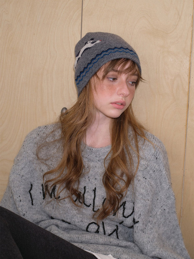 Bonnet en laine douce, design chat en tricot, chaud et confortable, style streetwear hiver, gris ou noir, motif animalier original, coupe ajustée, mode urbaine cosy, modèle Mimie - Bonnets - Gris