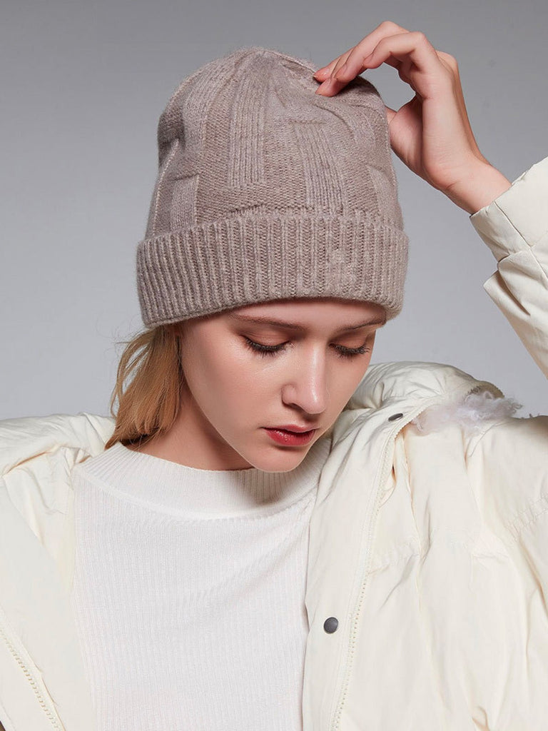 Bonnet en pure laine homme et femme, maille épaisse chaude, design géométrique, toucher doux, bonnet extensible hiver, coupe ajustée confort, modèle Dane - Bonnets - Taupe